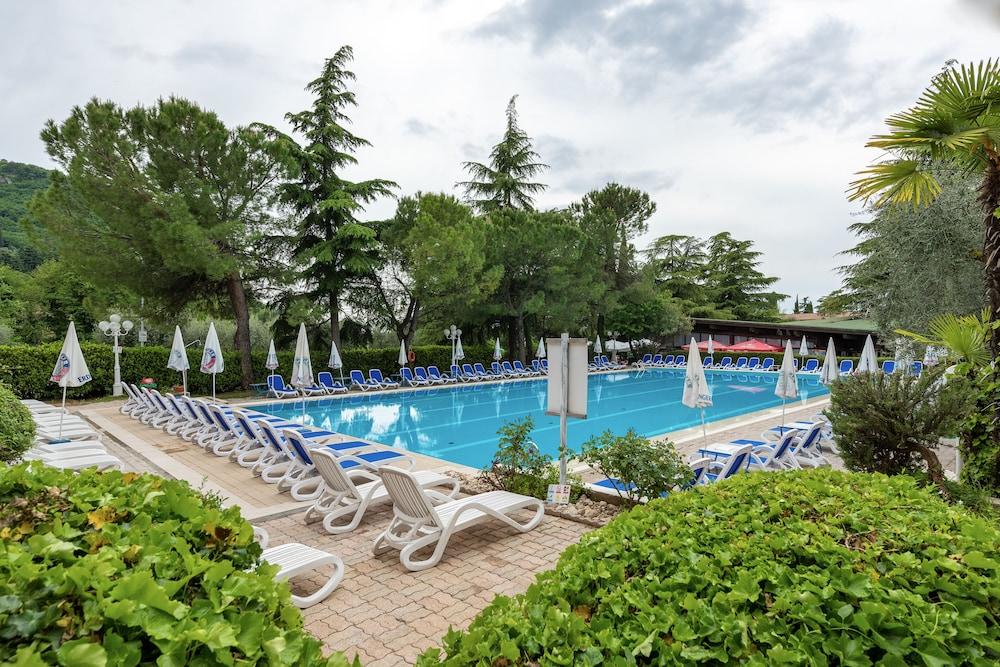 Hotel Royal Garda  Zewnętrze zdjęcie