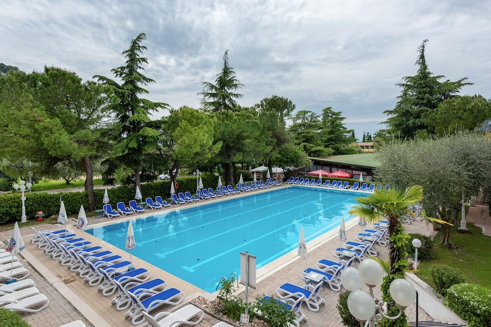 Hotel Royal Garda  Zewnętrze zdjęcie