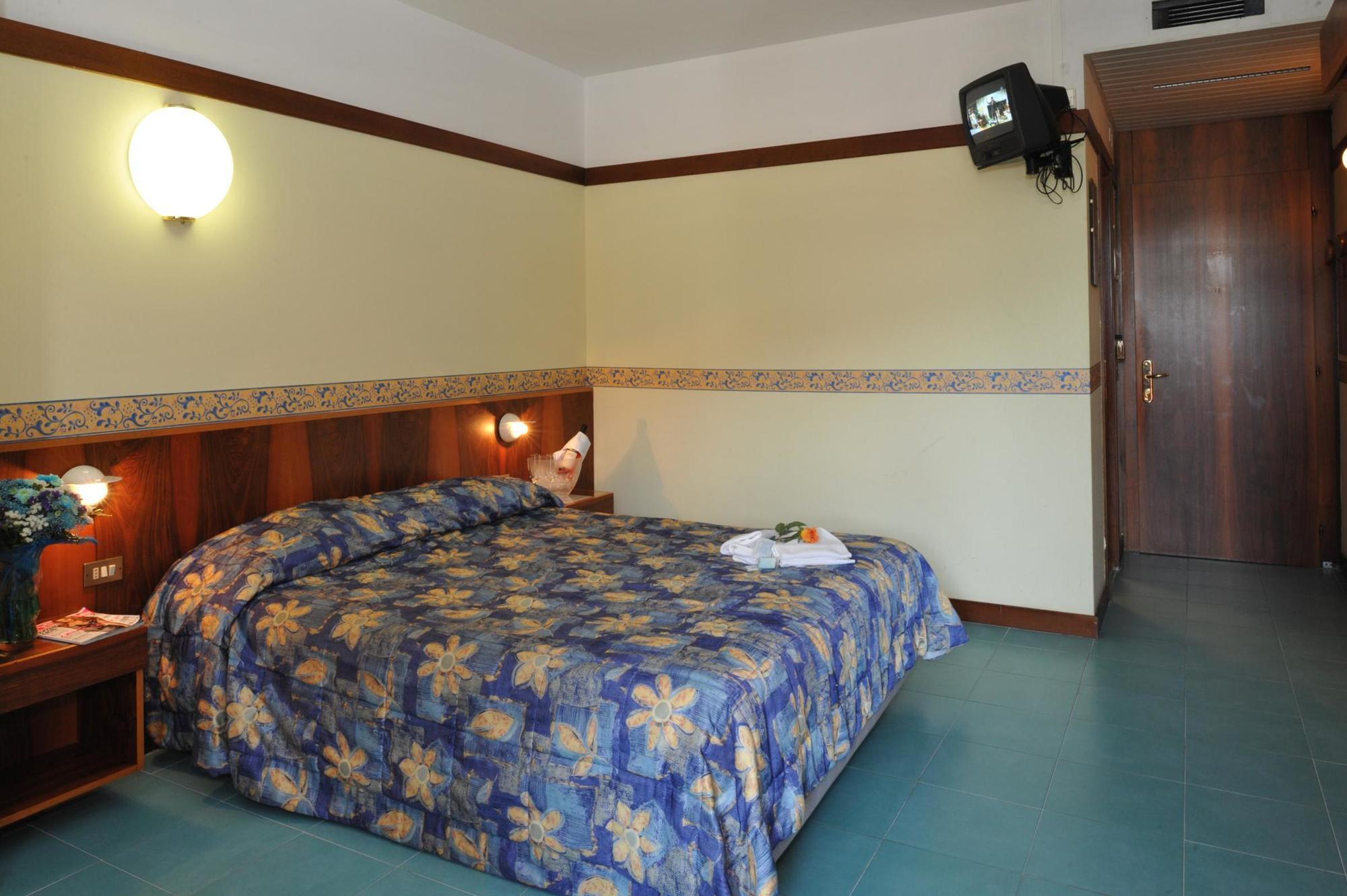 Hotel Royal Garda  Zewnętrze zdjęcie